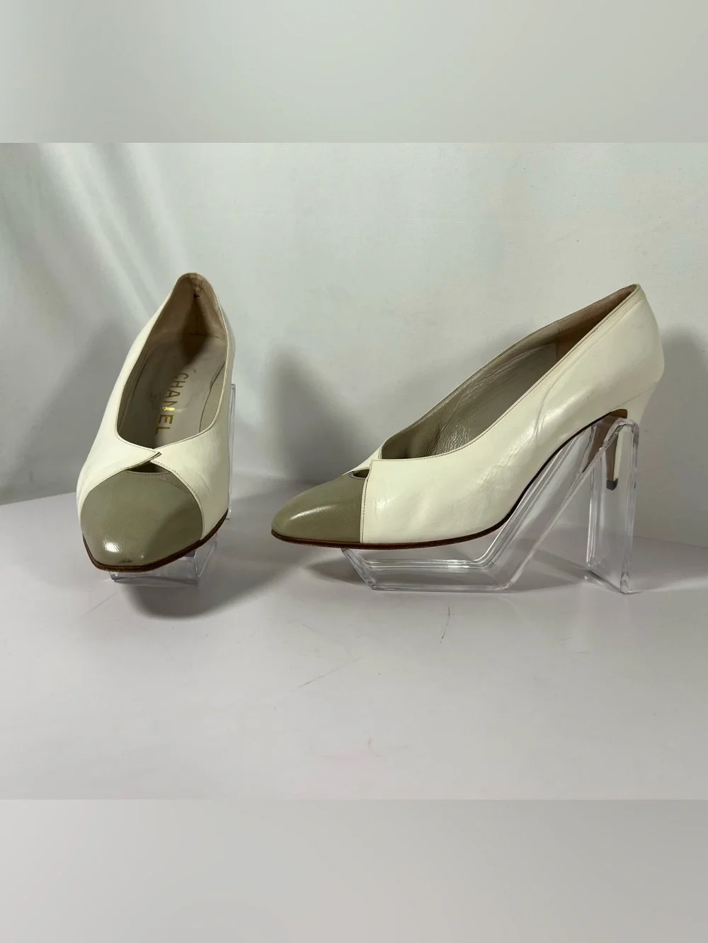 7248: Chanel Vintage Two Tone Leather Pumps Ivory Taupe 35.5
